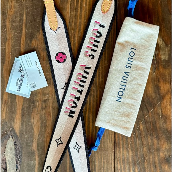 Louis Vuitton logo shoulder strap / guitar strap - Picture 2 of 3